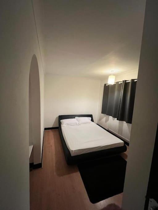 诺丁汉Cheerful 3 Bed House With Free Parking.别墅 外观 照片