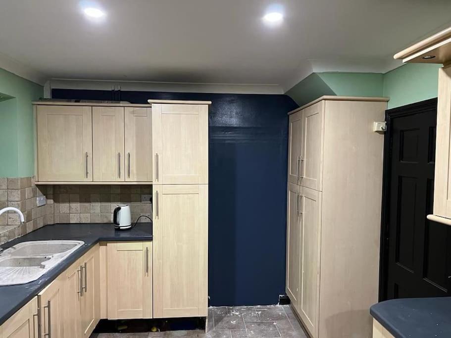 诺丁汉Cheerful 3 Bed House With Free Parking.别墅 外观 照片