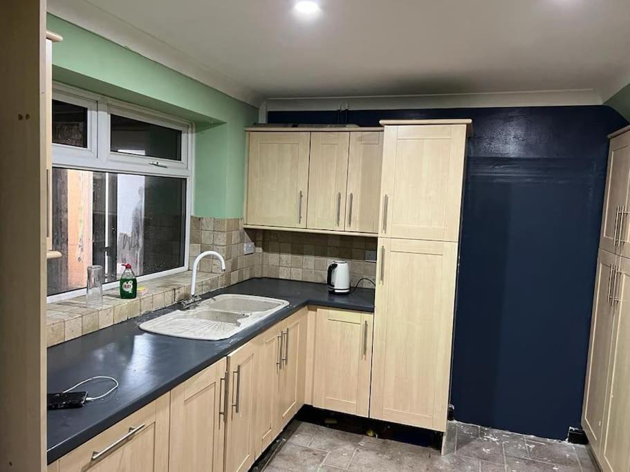 诺丁汉Cheerful 3 Bed House With Free Parking.别墅 外观 照片