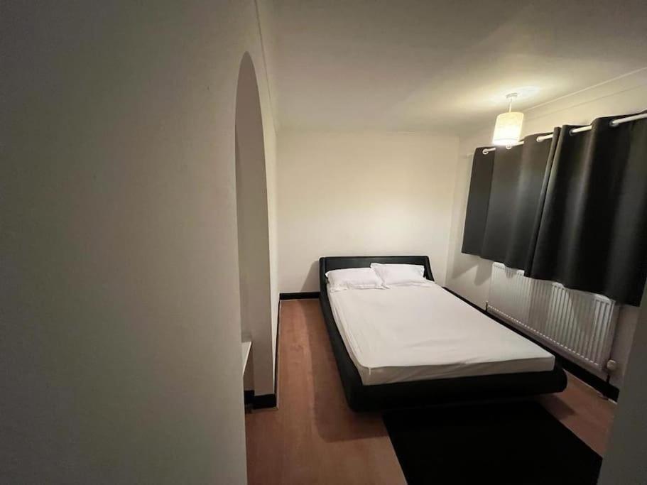 诺丁汉Cheerful 3 Bed House With Free Parking.别墅 外观 照片