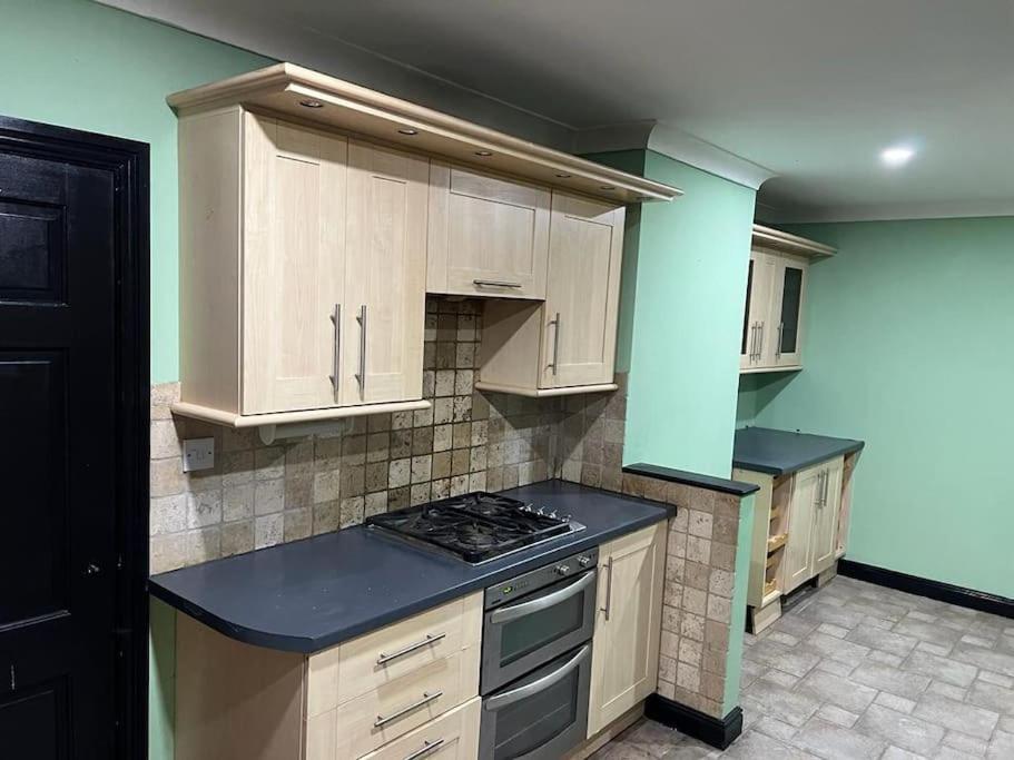 诺丁汉Cheerful 3 Bed House With Free Parking.别墅 外观 照片