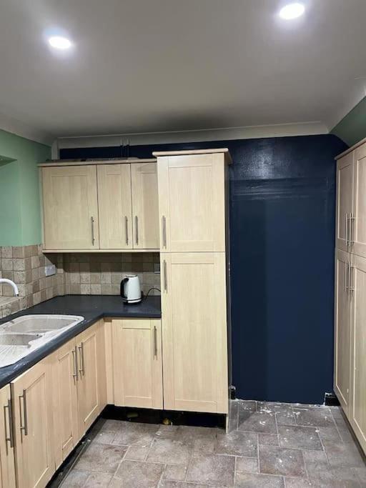 诺丁汉Cheerful 3 Bed House With Free Parking.别墅 外观 照片