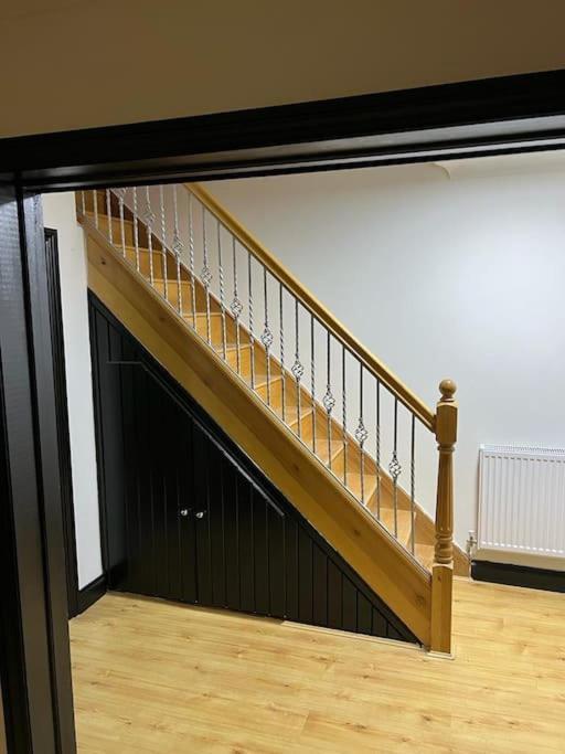 诺丁汉Cheerful 3 Bed House With Free Parking.别墅 外观 照片