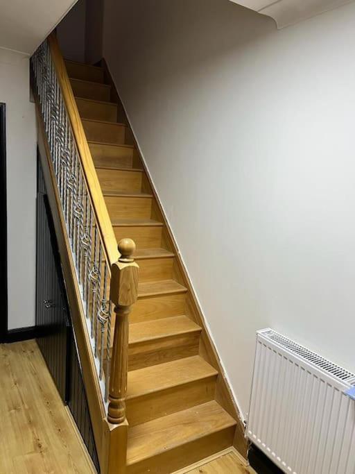 诺丁汉Cheerful 3 Bed House With Free Parking.别墅 外观 照片